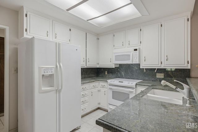5700 Kirkside Drive D, Bakersfield, CA 93309