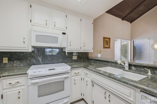 5700 Kirkside Drive D, Bakersfield, CA 93309