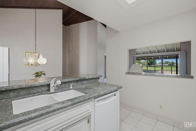 5700 Kirkside Drive D, Bakersfield, CA 93309