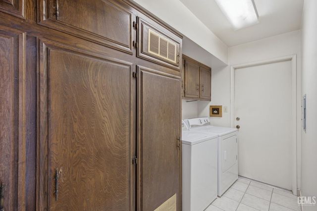 5700 Kirkside Drive D, Bakersfield, CA 93309