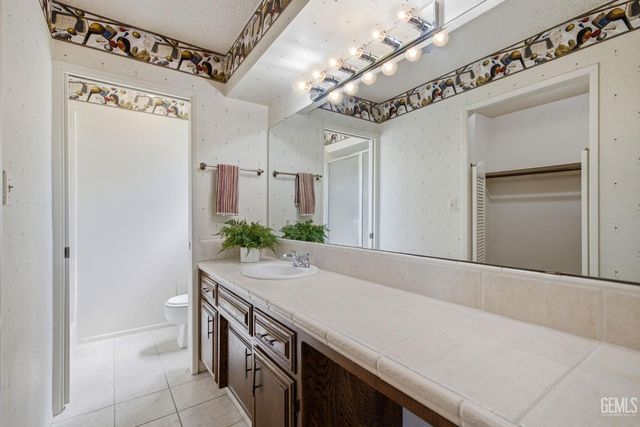 5700 Kirkside Drive D, Bakersfield, CA 93309