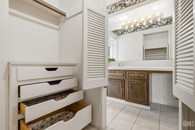 5700 Kirkside Drive D, Bakersfield, CA 93309