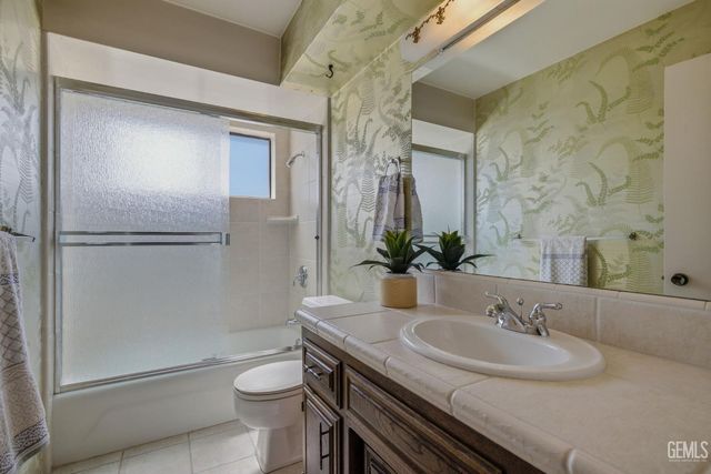 5700 Kirkside Drive D, Bakersfield, CA 93309