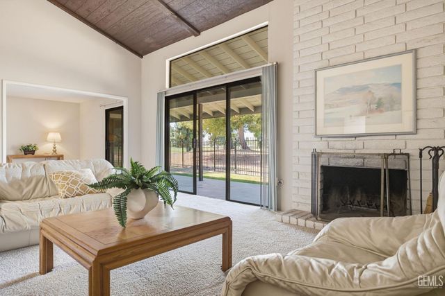 5700 Kirkside Drive D, Bakersfield, CA 93309