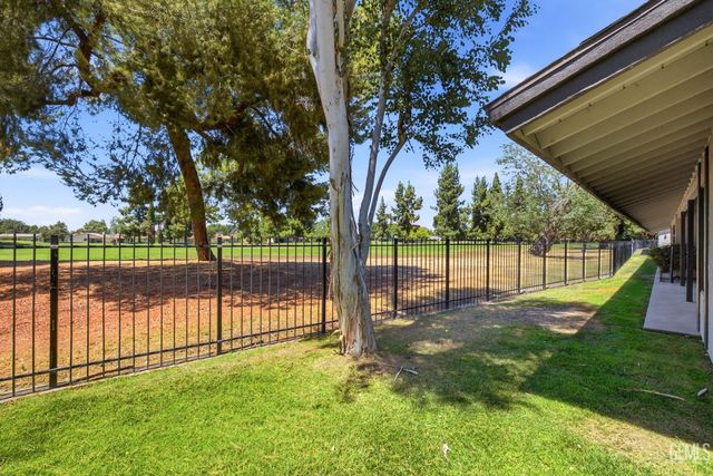 5700 Kirkside Drive D, Bakersfield, CA 93309
