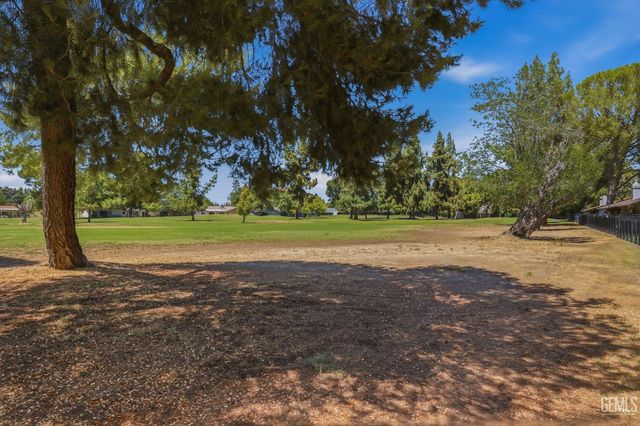5700 Kirkside Drive D, Bakersfield, CA 93309