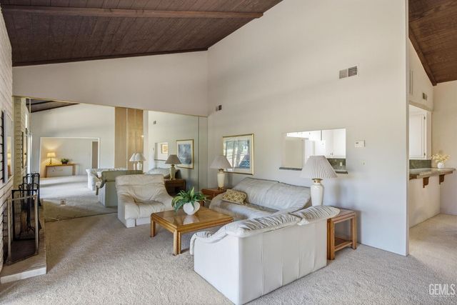 5700 Kirkside Drive D, Bakersfield, CA 93309