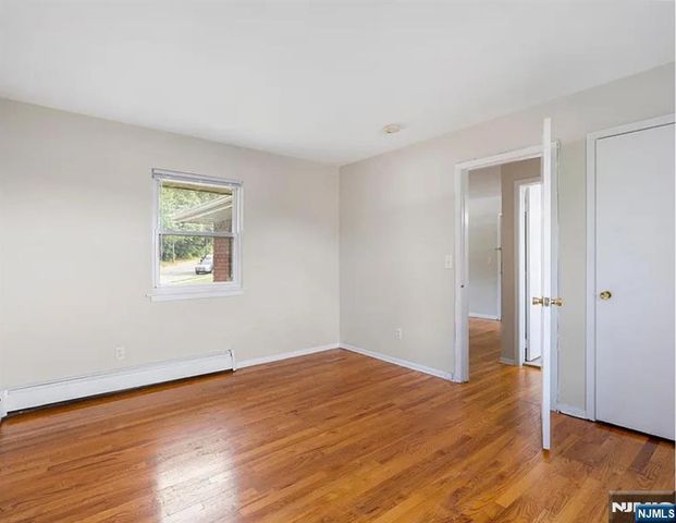 325 Grantwood Boulevard 6B, Palisades Park, NJ 07650