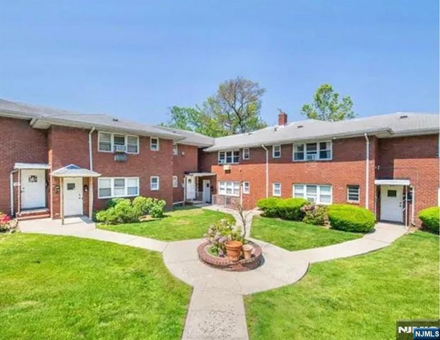 325 Grantwood Boulevard 6B, Palisades Park, NJ 07650