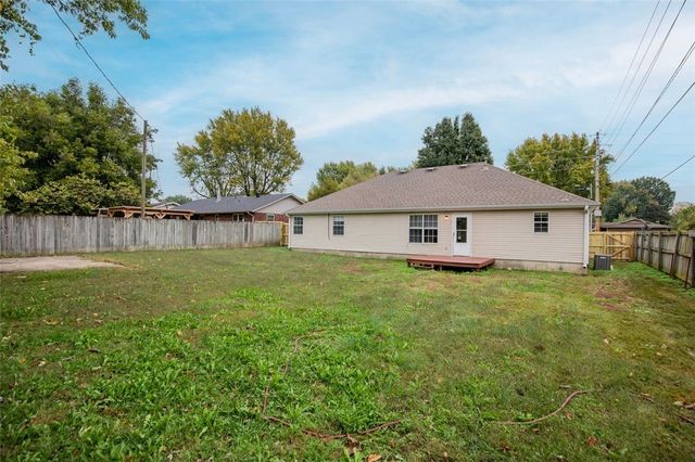 215 N Broyles Street, Farmington, AR 72730