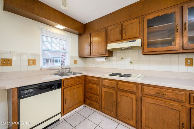 933B Thornhill Court, Lakewood, NJ 08701