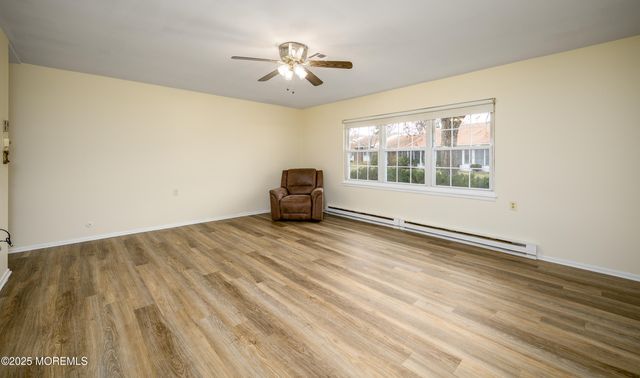 933B Thornhill Court, Lakewood, NJ 08701