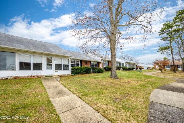 933B Thornhill Court, Lakewood, NJ 08701