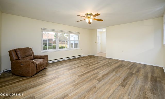 933B Thornhill Court, Lakewood, NJ 08701