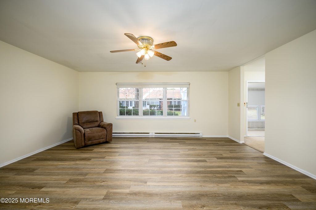 933B Thornhill Court, Lakewood, NJ 08701