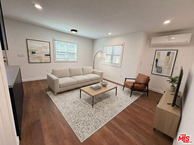 818 N Harper Avenue, Los Angeles, CA 90046