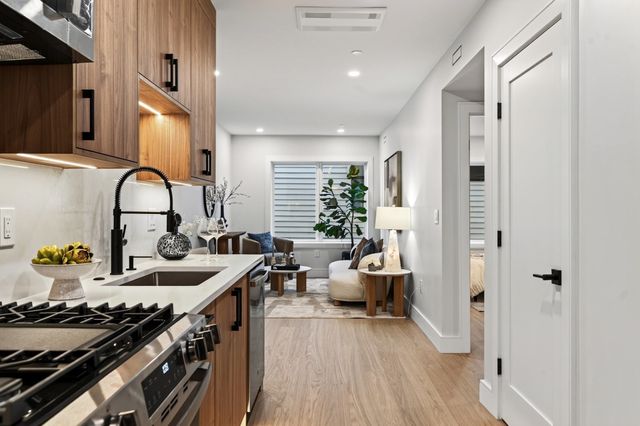 250 Bremen 3, Boston, MA 02128