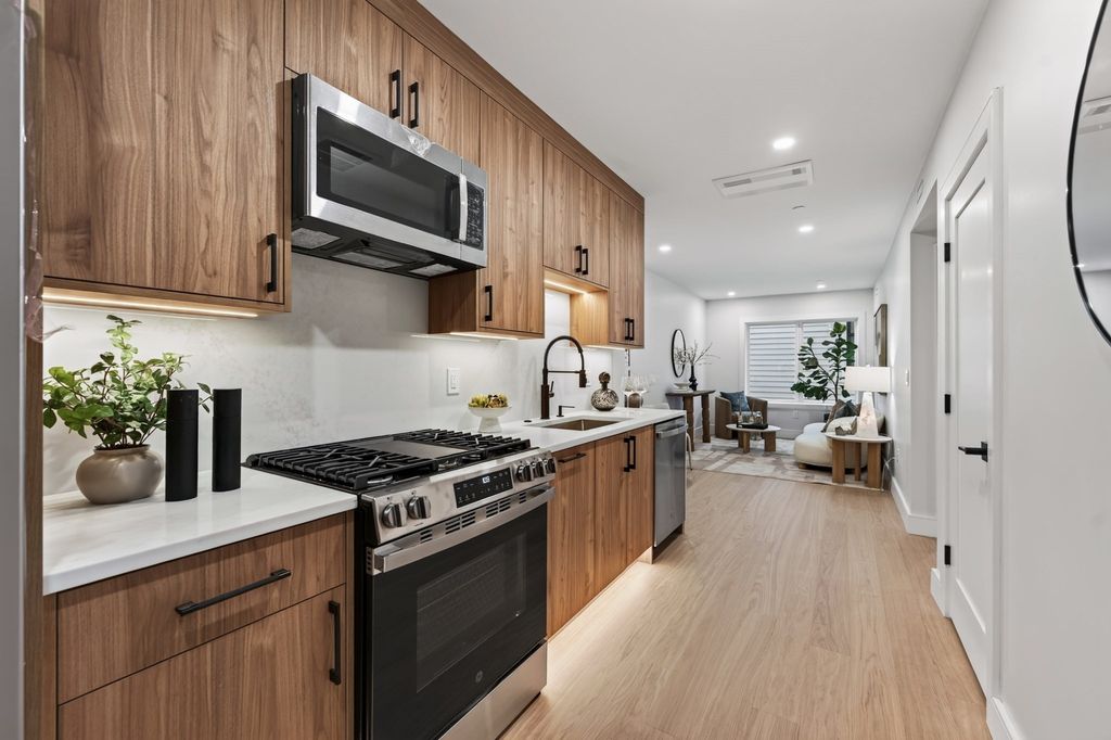250 Bremen 3, Boston, MA 02128