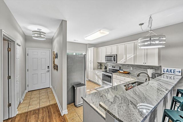 1175 Mariners Way Apt 59, Huddleston, VA 24104