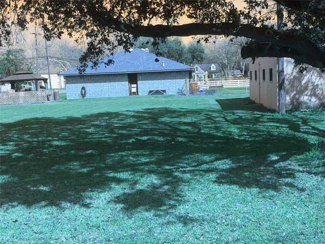 326 5th Avenue N, Texas City, TX 77590