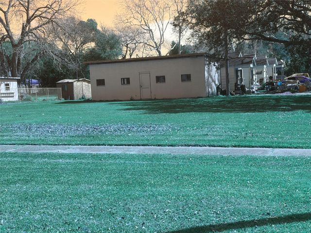 326 5th Avenue N, Texas City, TX 77590