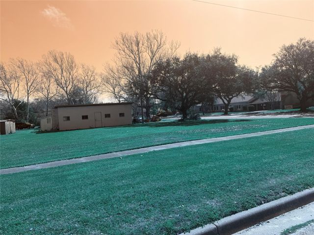 326 5th Avenue N, Texas City, TX 77590