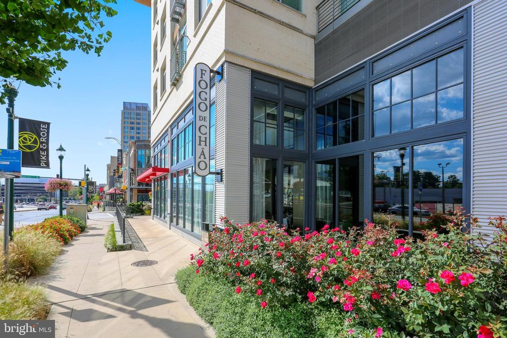 Image 28 of property listing at 5801 INMAN PARK CIR #170, Rockville, MD 20852