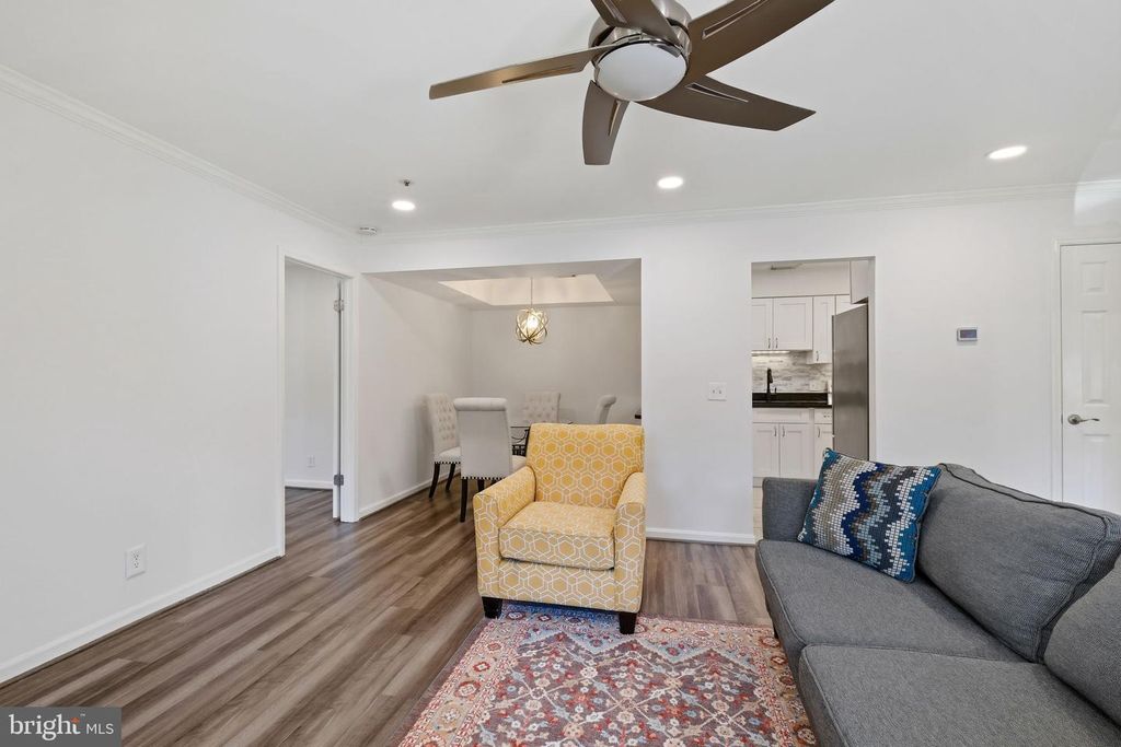 Image 7 of property listing at 5801 INMAN PARK CIR #170, Rockville, MD 20852