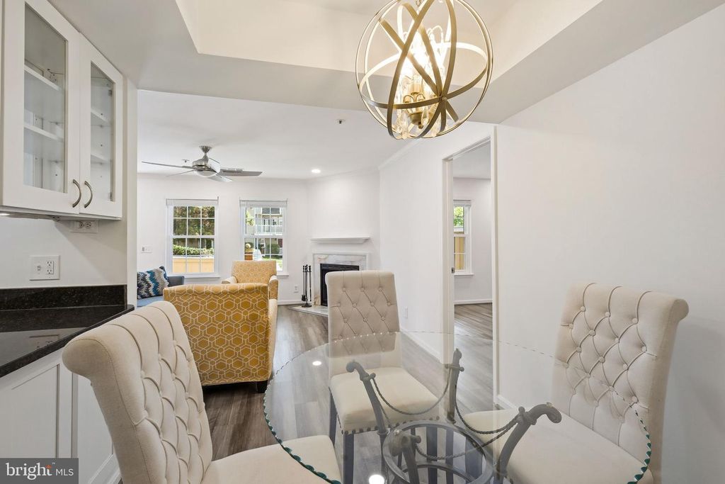 Image 9 of property listing at 5801 INMAN PARK CIR #170, Rockville, MD 20852