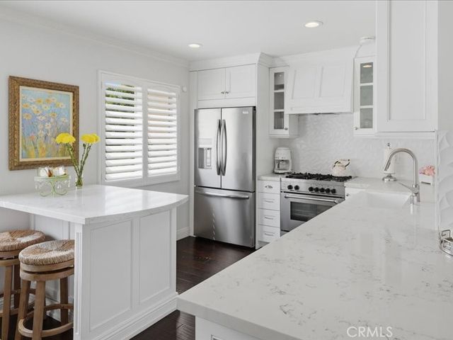 9735 Via Roma, Burbank, CA 91504