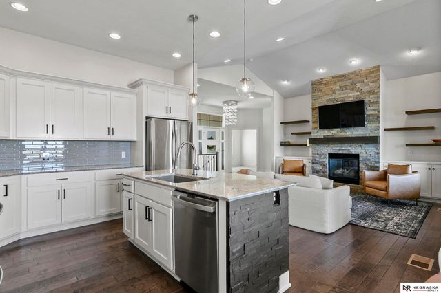 10040 Shore Front Drive, Lincoln, NE 68527