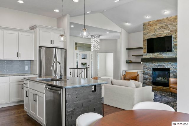 10040 Shore Front Drive, Lincoln, NE 68527