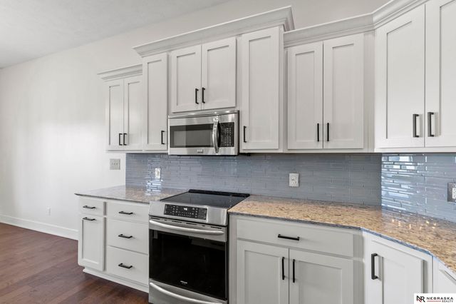 10040 Shore Front Drive, Lincoln, NE 68527