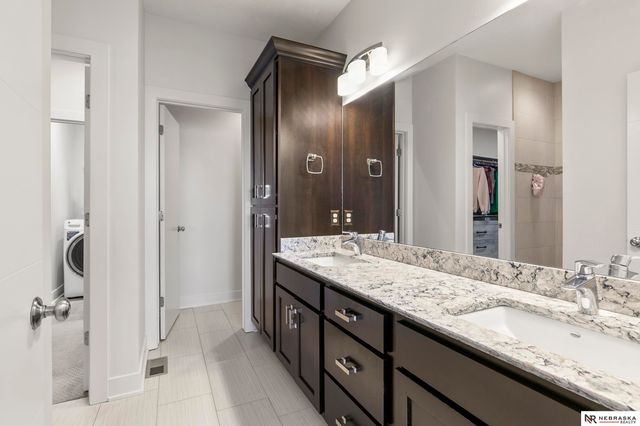 10040 Shore Front Drive, Lincoln, NE 68527