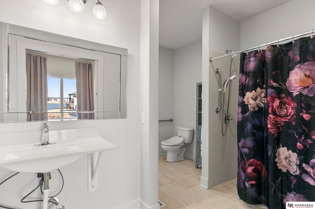 10040 Shore Front Drive, Lincoln, NE 68527