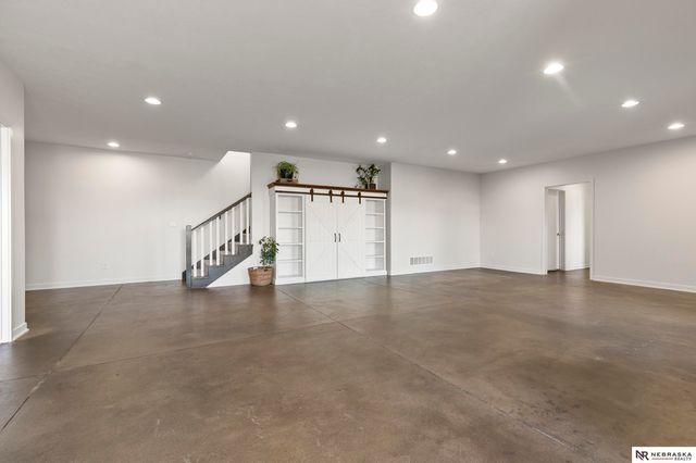 10040 Shore Front Drive, Lincoln, NE 68527