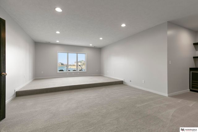 10040 Shore Front Drive, Lincoln, NE 68527