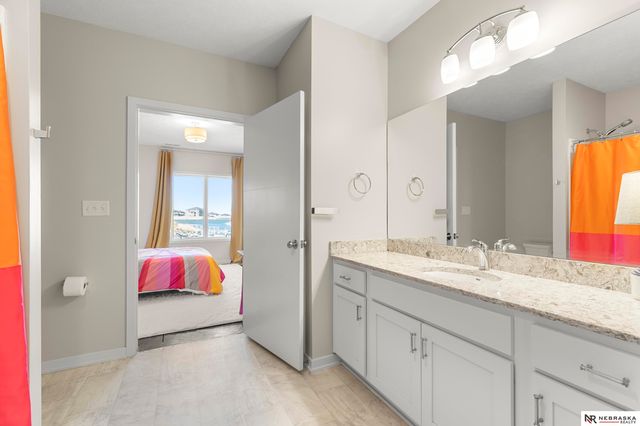 10040 Shore Front Drive, Lincoln, NE 68527