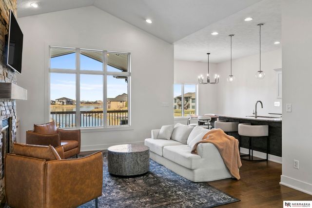 10040 Shore Front Drive, Lincoln, NE 68527