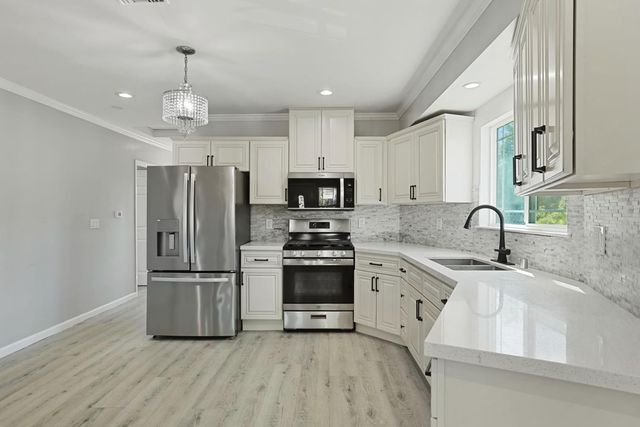 830 N Sierra Nevada St, Stockton, CA 95205