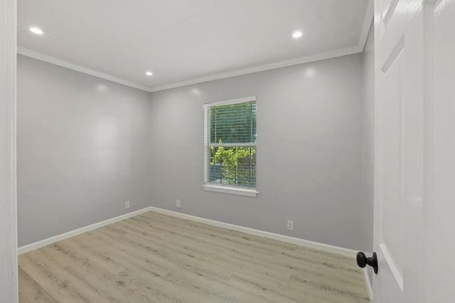 830 N Sierra Nevada St, Stockton, CA 95205