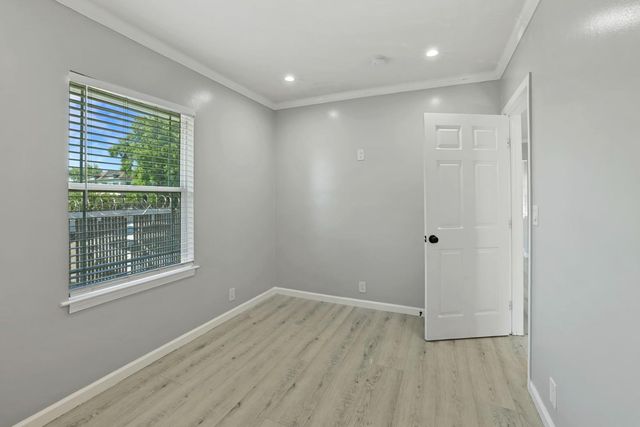 830 N Sierra Nevada St, Stockton, CA 95205