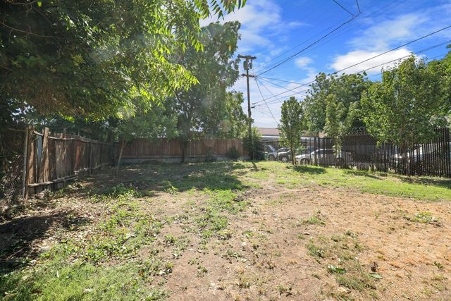 830 N Sierra Nevada St, Stockton, CA 95205