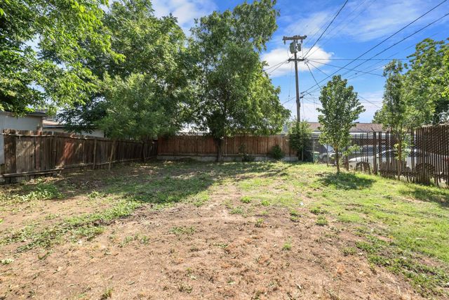 830 N Sierra Nevada St, Stockton, CA 95205