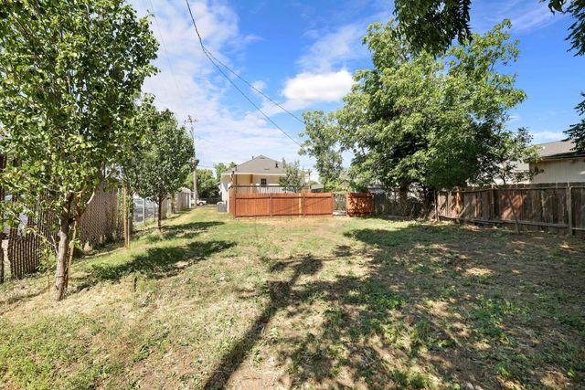 830 N Sierra Nevada St, Stockton, CA 95205