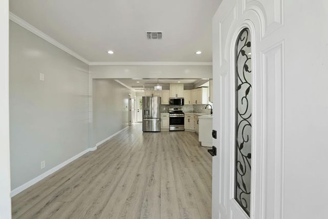 830 N Sierra Nevada St, Stockton, CA 95205