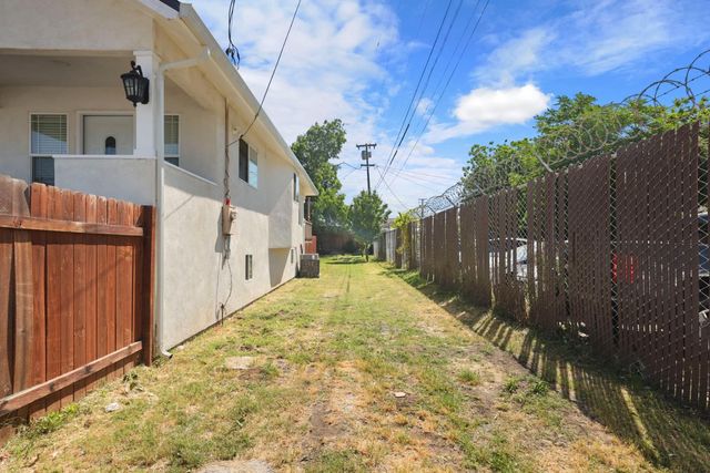 830 N Sierra Nevada St, Stockton, CA 95205