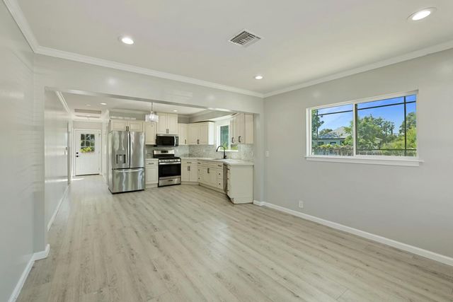 830 N Sierra Nevada St, Stockton, CA 95205