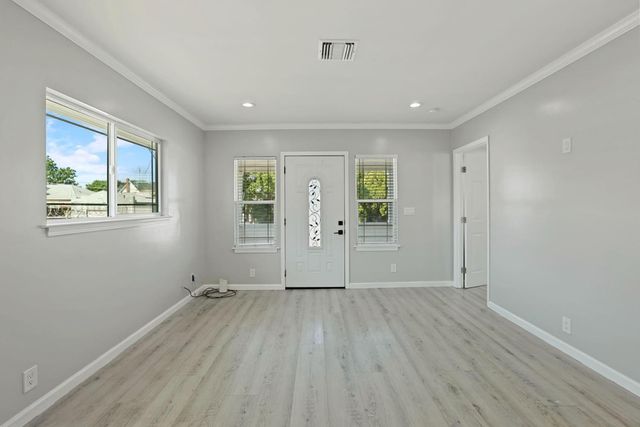830 N Sierra Nevada St, Stockton, CA 95205