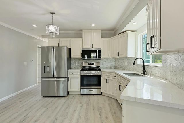 830 N Sierra Nevada St, Stockton, CA 95205